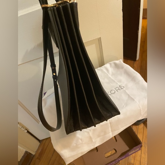 Black, Large- Michael Kors Mercer - Picture 6 of 10